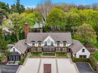 1583 Clarendon Rd, Bloomfield Hills, MI 48302