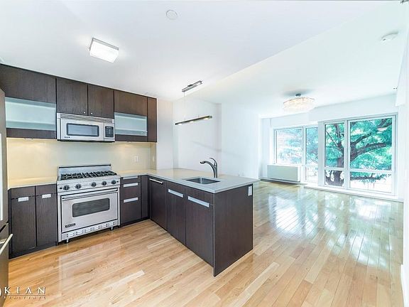 3rd image of 454 W 54th St APT 3Q