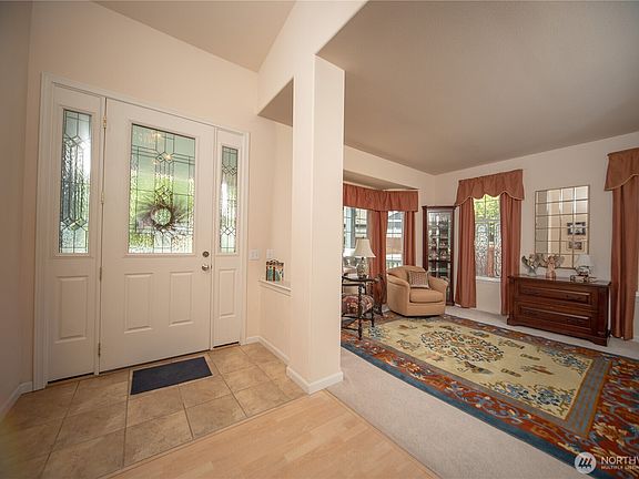 4th image of 1611 E Canterbury Drive