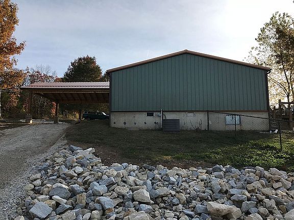 3rd image of 3148 Meyer Rd