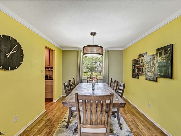 3rd image of 6488 Surrey Dr
