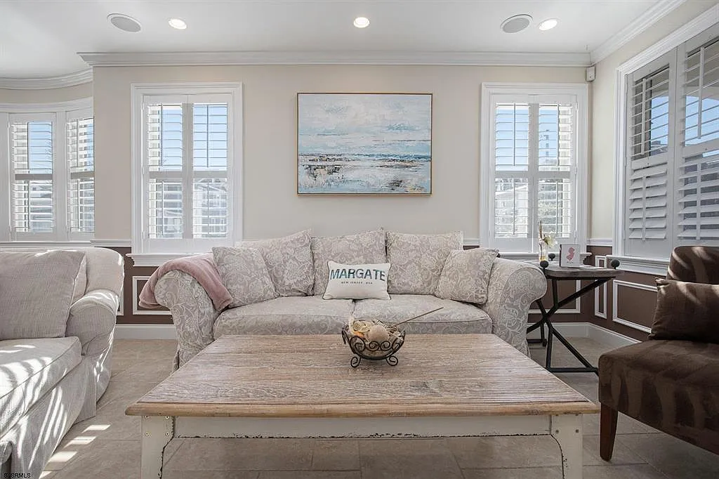 6 bed, 2500 sqft, $2,950 — Photo 3