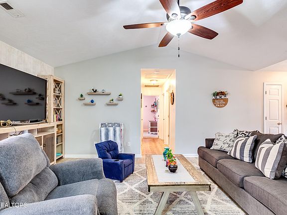 5th image of 4603 Wellington Point Ln