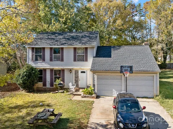 7321 Glenmont Dr, Charlotte, NC 28227