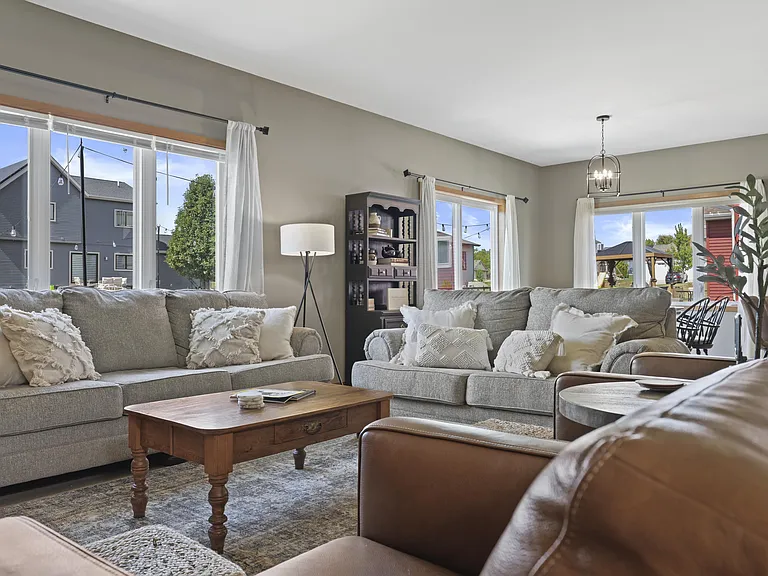 1016 Peterson Dr — Photo 12