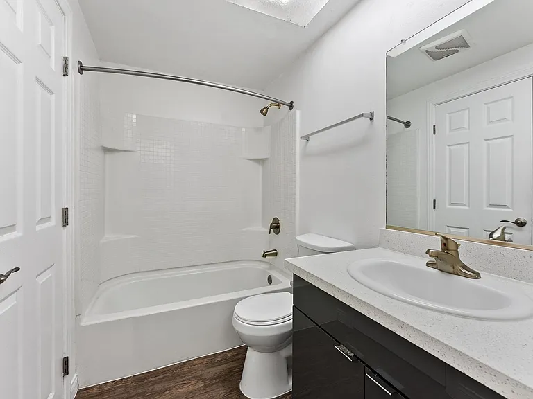 Villa Del Sol Apartments — Photo 15