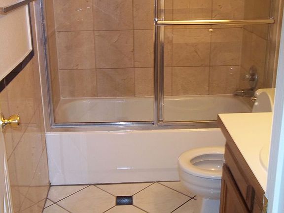 5th image of 4989 Eisenhower Dr #4909-C