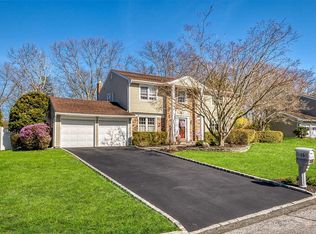 15 Green Pl, South Setauket, NY 11720