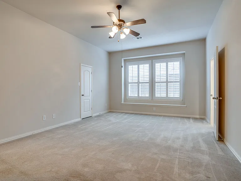 7747 Ivanhoe Dr — Photo 31