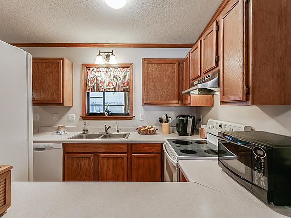 3rd image of 12218 Biarritz St