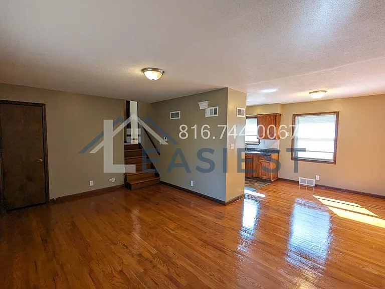 405 NE Orchard St #A — Photo 2