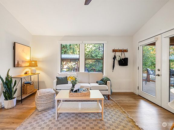 4th image of 1352 Puget Drive E
