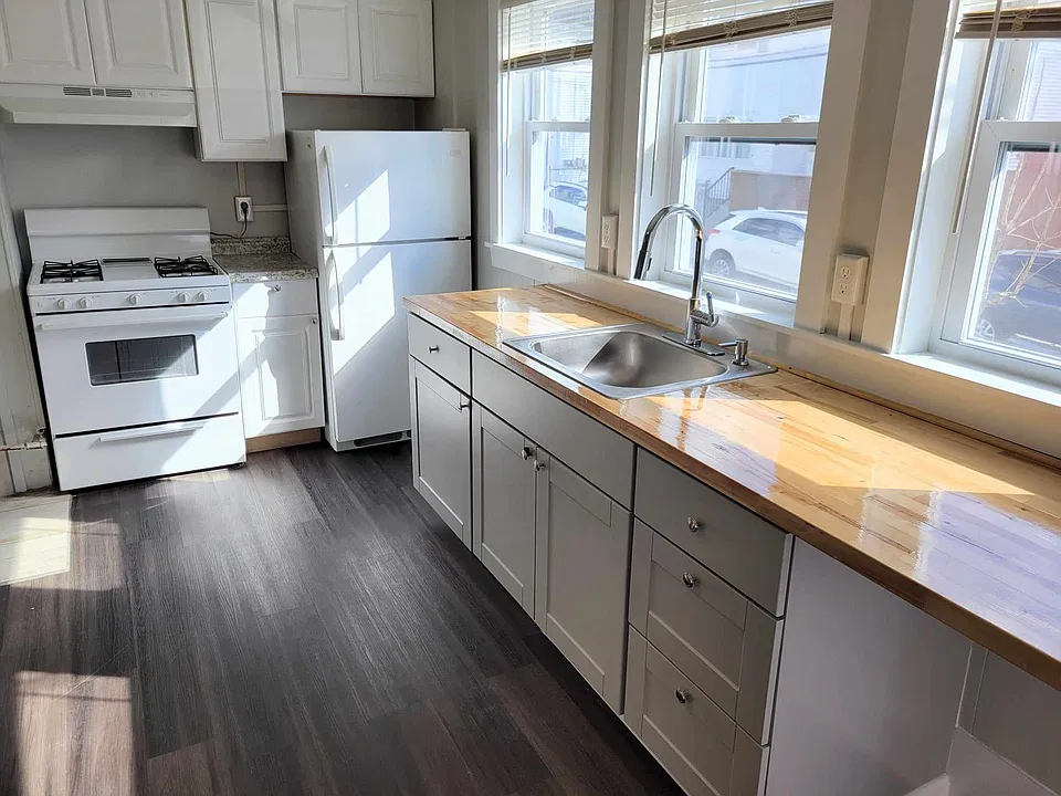 4 Canonicus St #1E