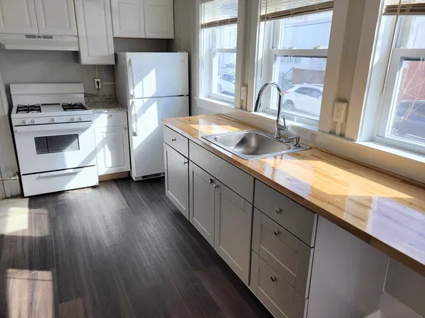 4 Canonicus St Unit 1E, Fall River, MA 02723