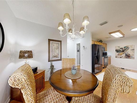 5th image of 940 Candler Pl