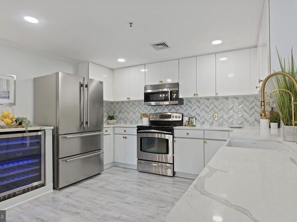 1st image of 250 President St Unit 600
