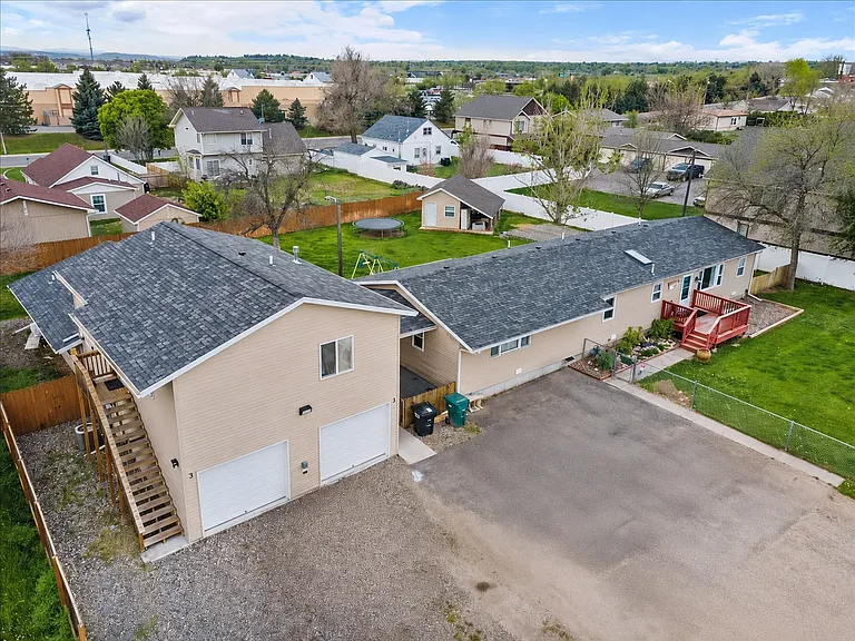 722 Lambrecht Ln — Photo 1