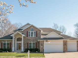 2802 Long Bluff Rd NE, Cedar Rapids, IA 52402