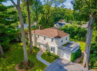 30 Old Field Lane, Great Neck, NY 11020