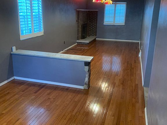 3rd image of 135 Morewood Ave #1B