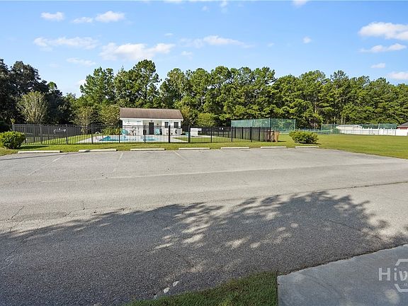 5th image of 143 Kensington Circle
