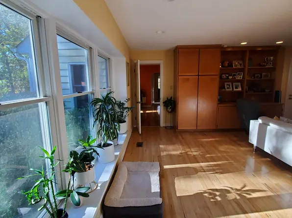 141 Stateside Dr, Chapel Hill, NC 27514