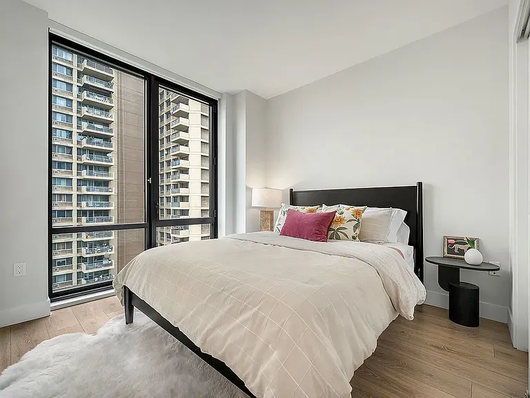 54 Crown St #1110 — Photo 2
