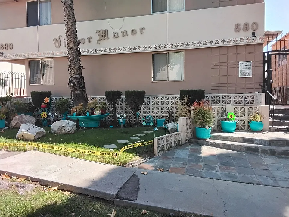 880 Victor Ave