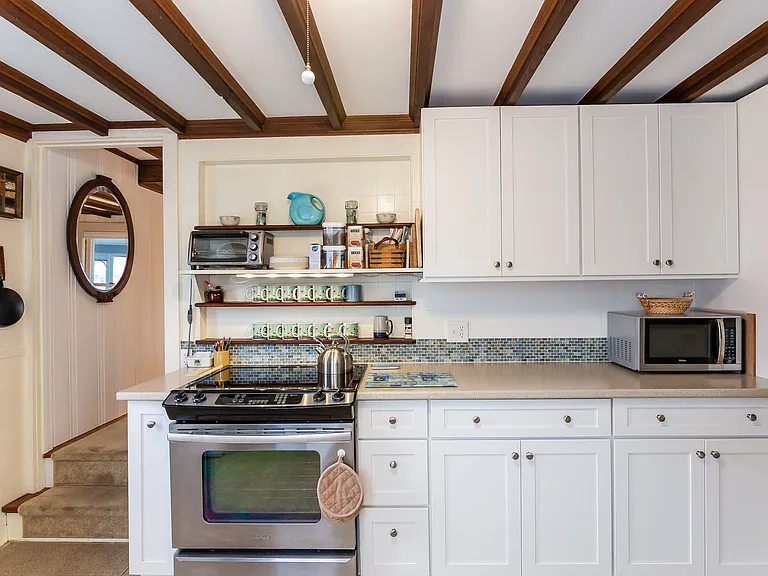 122 Taylor Ave — Photo 4