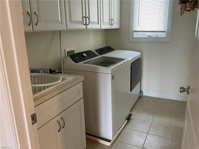 2nd floor Laundryroom includes washer & dryer.