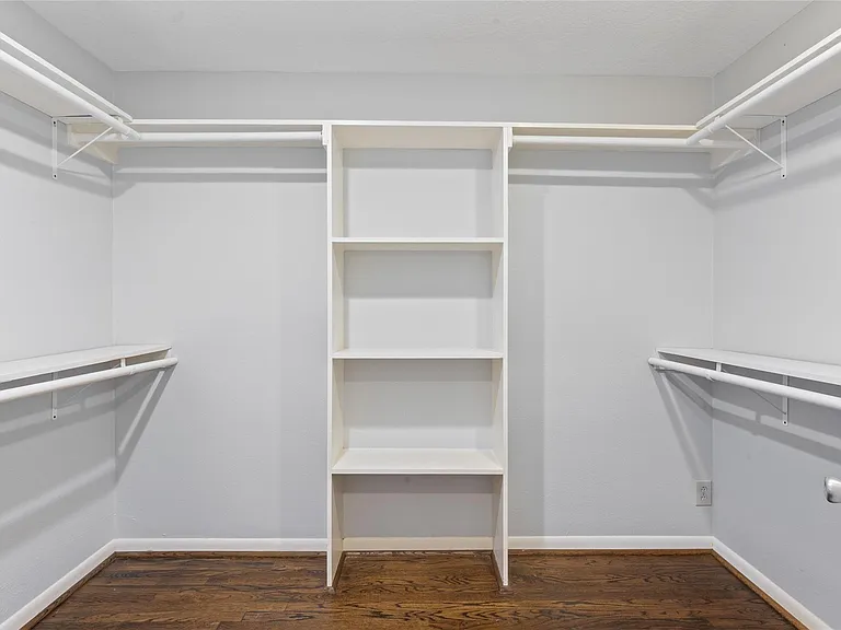 118 E Thornton Rd — Photo 11