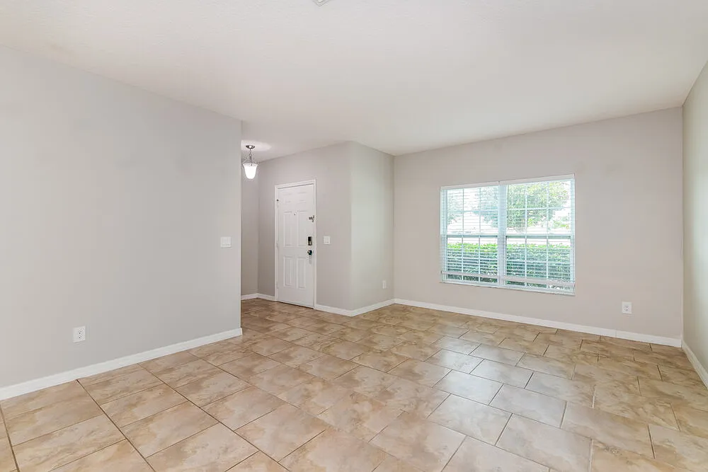 4 bed, 2.0 bath, 1972 sqft, $2,220 — Photo 4