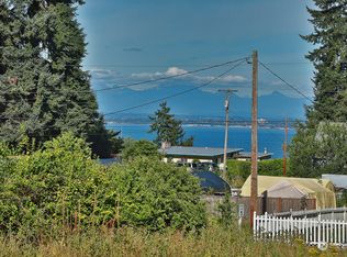 6878 Helena St, Clinton, WA 98236