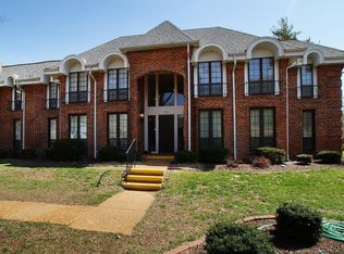 912 Claytonbrook Dr APT 2, Ballwin, MO 63011