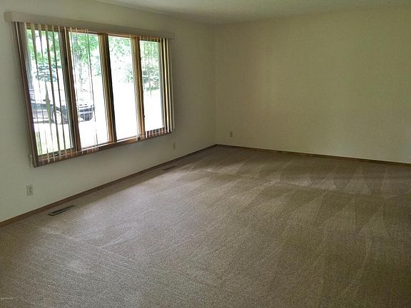 4th image of 15993 Brookside Dr