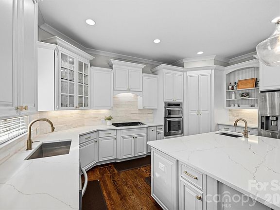 3rd image of 3007 Saint Andrews Ct