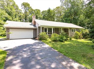 62 Aspen Ln, Stony Brook, NY 11790