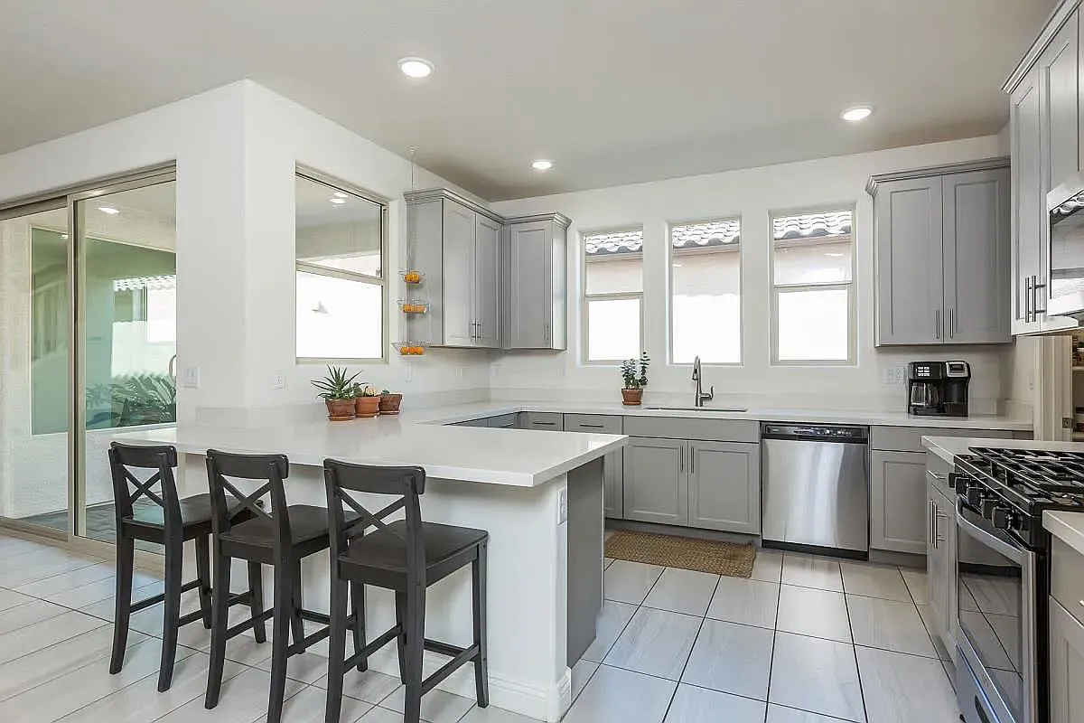 4 bed, 3.5 bath, 2155 sqft, $2,545 — Photo 2