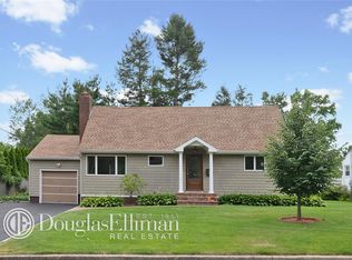26 Gruber Dr, Glen Cove, NY 11542