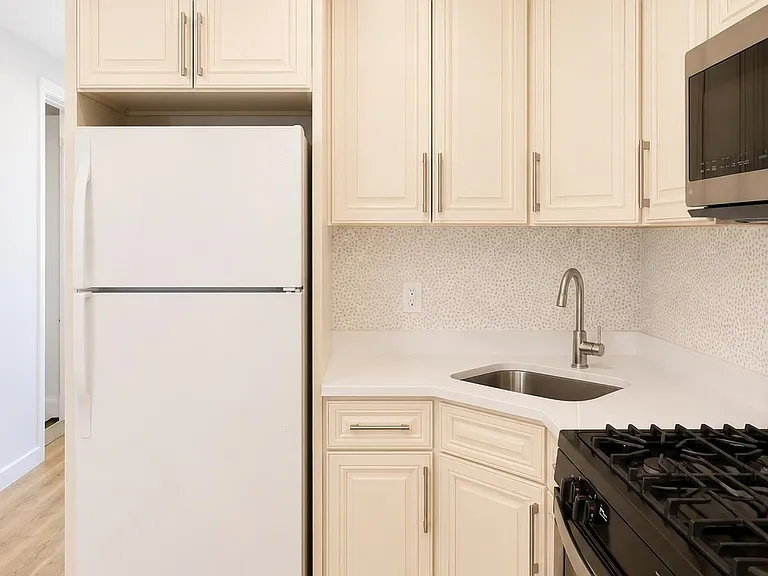 130 Monticello Ave #2 — Photo 3