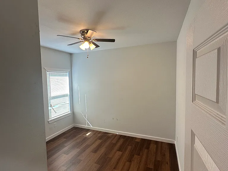 1307 W 33rd St — Photo 10