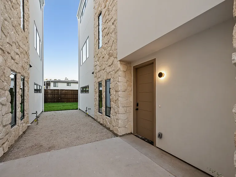 1506 Holly Ave — Photo 13
