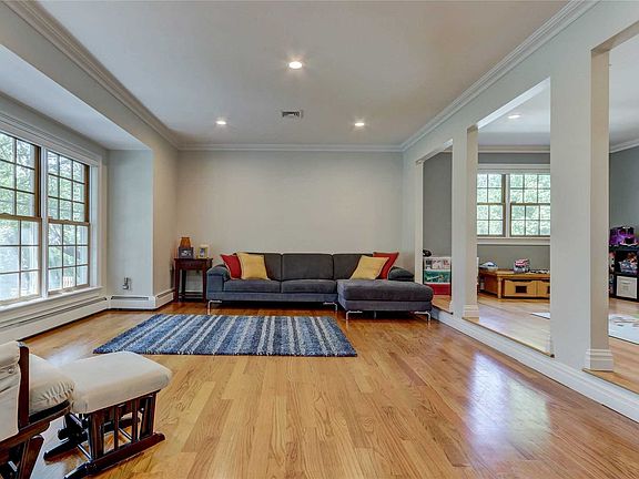 4th image of 45 Irving Dr