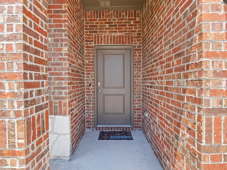 2004 Princeton Ave — Photo 4