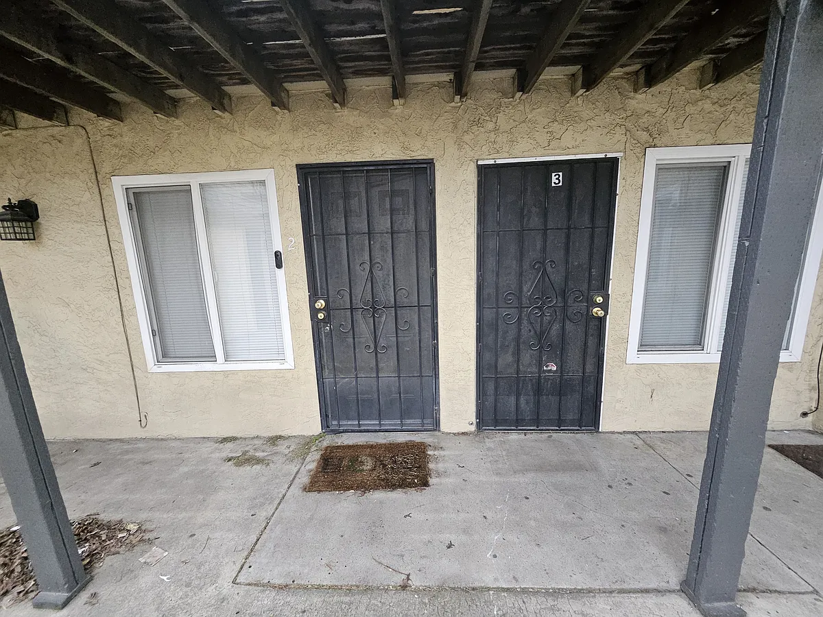 Building Photo - 449 S Stockton Ave #3
