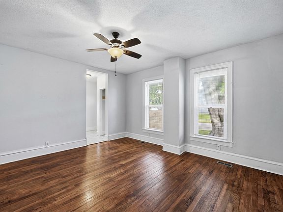 3rd image of 304 E Main St
