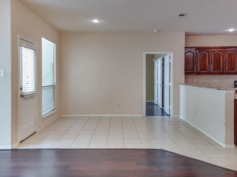 6677 Friendsway Dr — Photo 7
