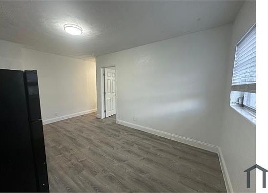 5th image of 840 NE 17th Ter APT 11B