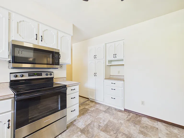 706 Elizabeth Dr — Photo 10