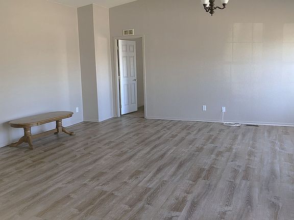 4th image of 2480 E Leroy Ave